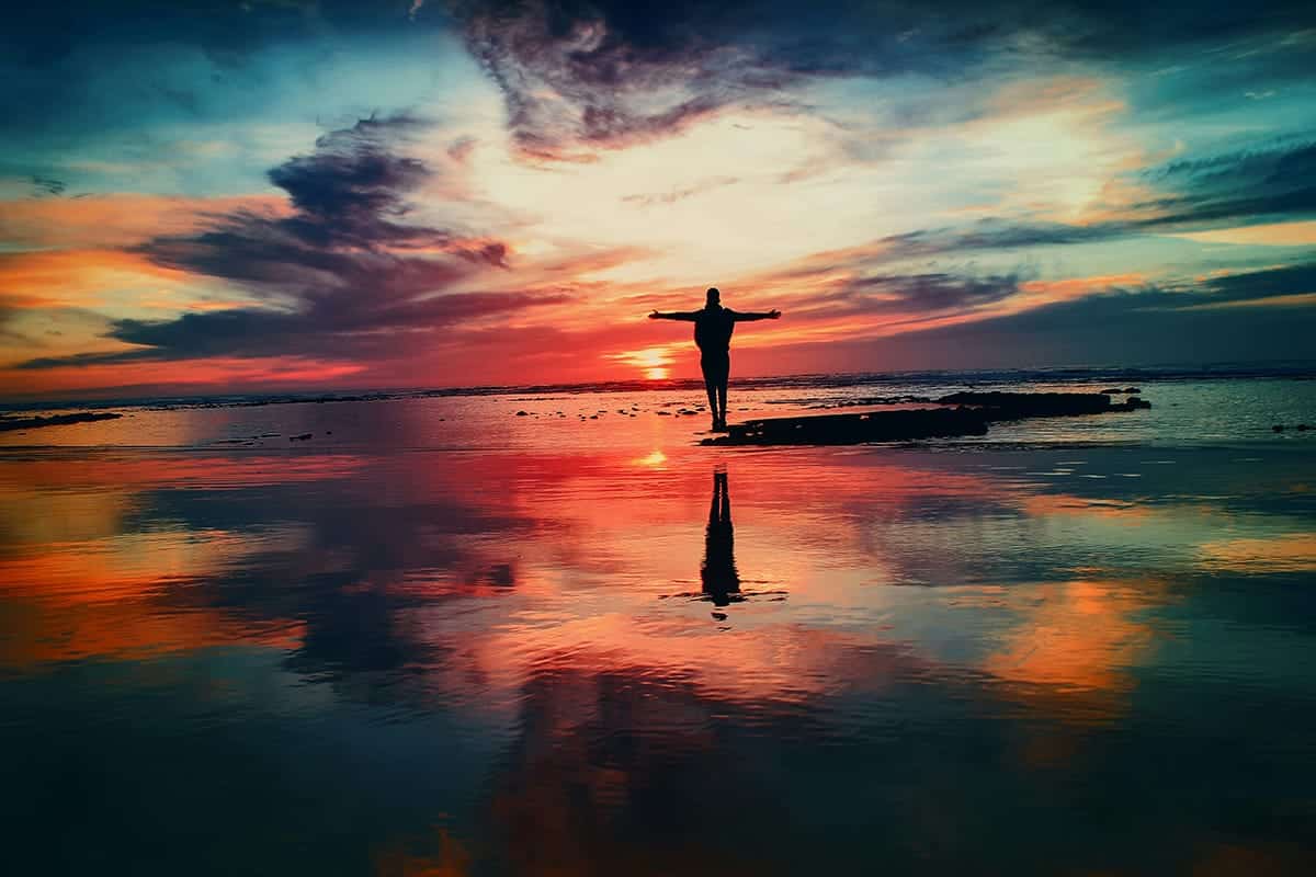 mohamed-nohassi-odxB5oIG_iA-unsplash Man watching sunrise